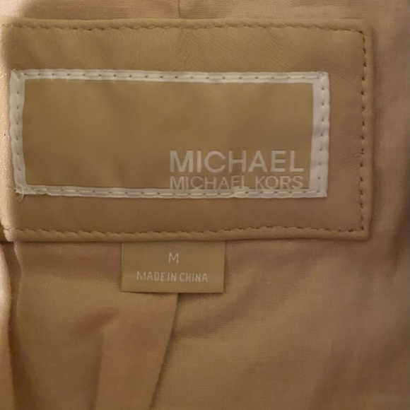 Beautiful Leather Jacket - Picture 2 of 3